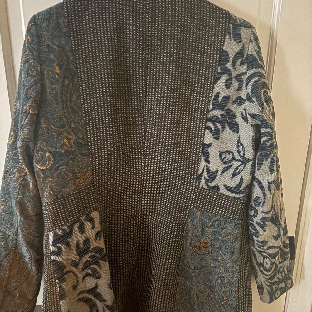 VENUS Women's Multicolor Patterned Coat. Size 8-fits more like a size 6. - Picture 2 of 5